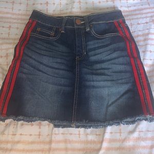 Jean skirt with 2 red stripes